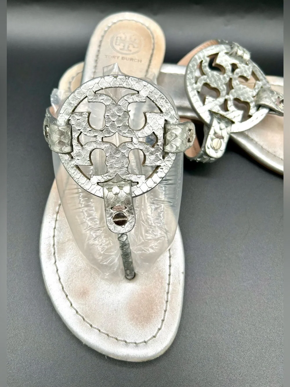 TORY BURCH Miller Thong Sandals - Silver Metallic Snakeskin - Texture. Size 8